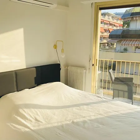 Les Pins Pinede Terrasse * ז'ואן-לה-פינס